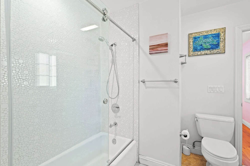 Luxury Estate With Sparkling Pool & Elegant Amenities
