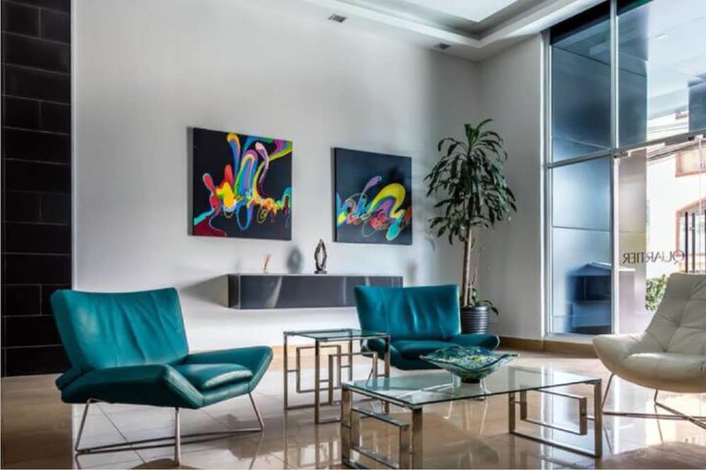 Diaphanous Urban Apartment