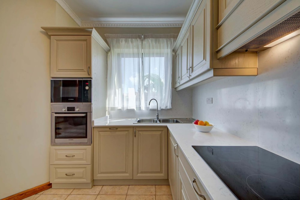 Villa Gardenia - 5 Bedroom Holiday Villa With Pool