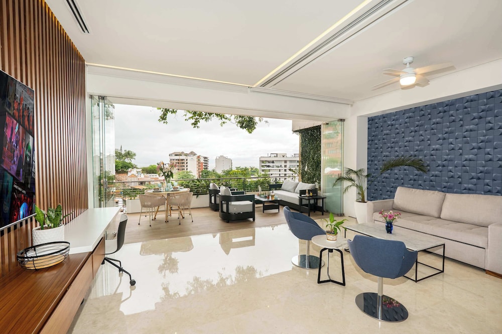 Soho PV Stunning Views Luxury Heated Rooftop Pool