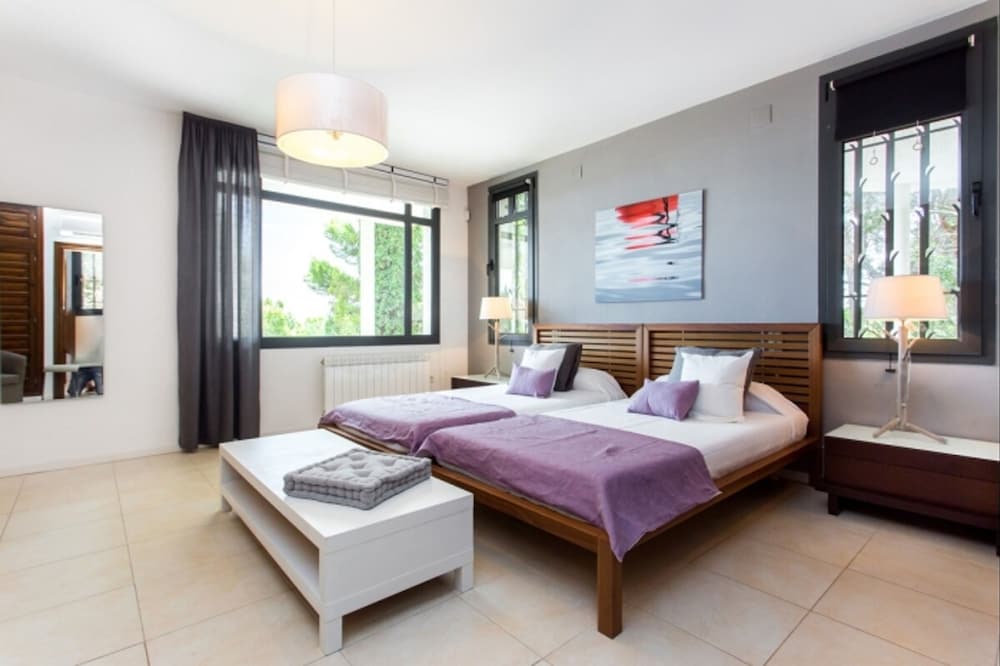 Th06 Villa in Miami Platja 6 Bedrooms