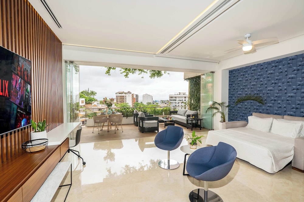 Soho PV Stunning Views Luxury Heated Rooftop Pool