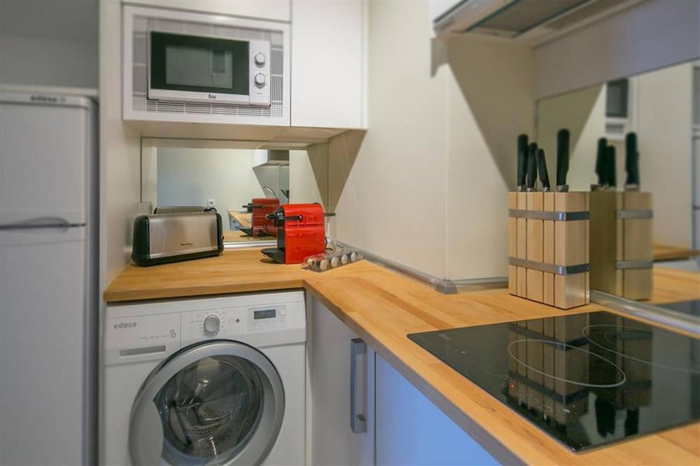 Colon 902 in Madrid With 1 Bedrooms and 1 Bathrooms