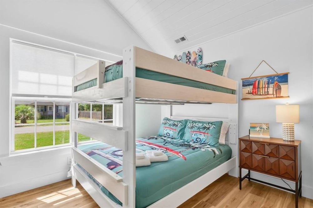 New Listing Lux Beach House Dog Friendly