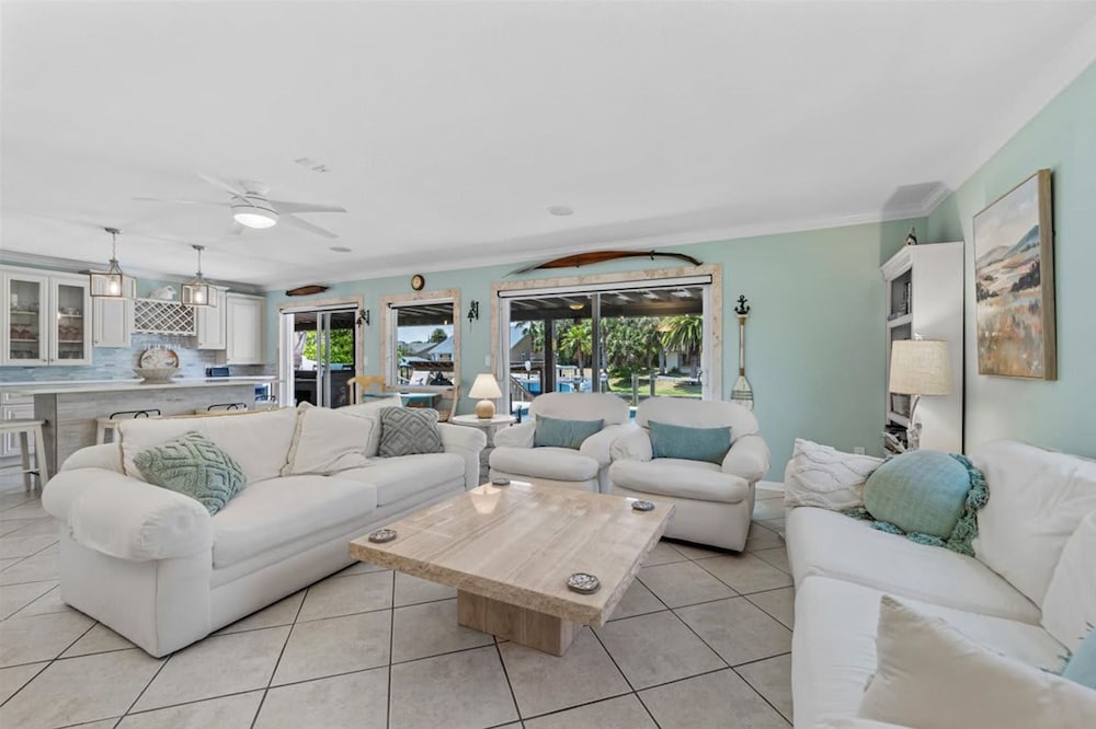 Waterfront Retreat With Pool Tiki Bar Boat Dock