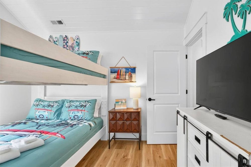 New Listing Lux Beach House Dog Friendly