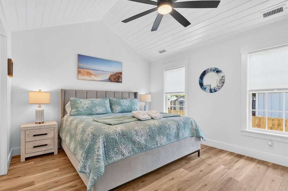 New Listing Lux Beach House Dog Friendly