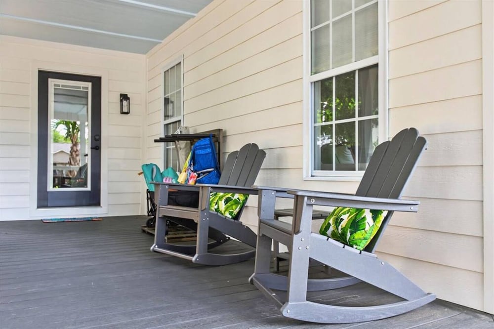 New Listing Lux Beach House Dog Friendly