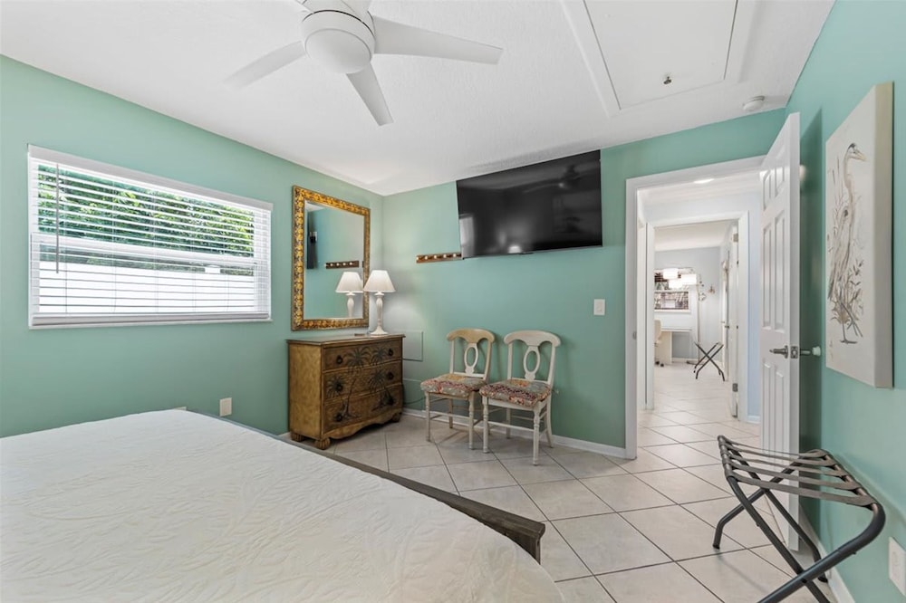 Waterfront Retreat With Pool Tiki Bar Boat Dock