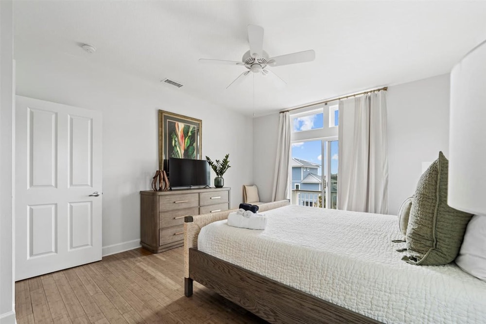 Beachfront 5BR Home With Ocean Views