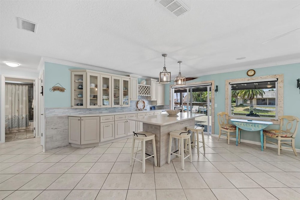 Waterfront Retreat With Pool Tiki Bar Boat Dock