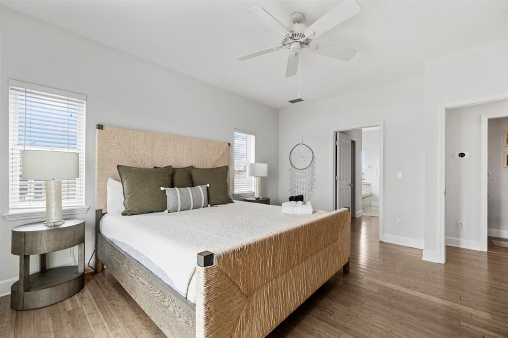 Beachfront 5BR Home With Ocean Views