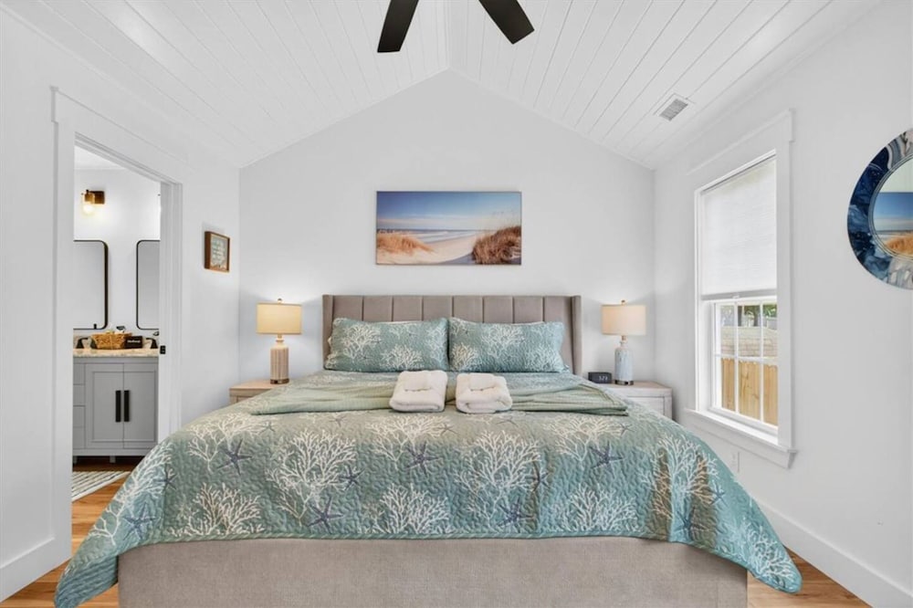 New Listing Lux Beach House Dog Friendly