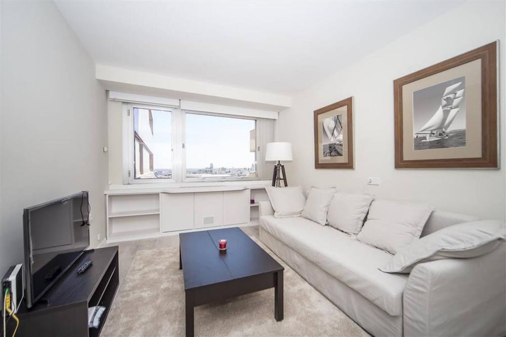 Colon 902 in Madrid With 1 Bedrooms and 1 Bathrooms