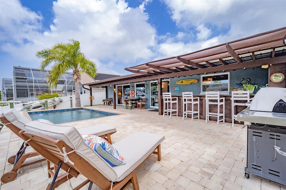 Waterfront Retreat With Pool Tiki Bar Boat Dock