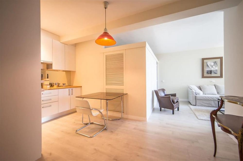 Colon 901 in Madrid With 1 Bedrooms and 1 Bathrooms
