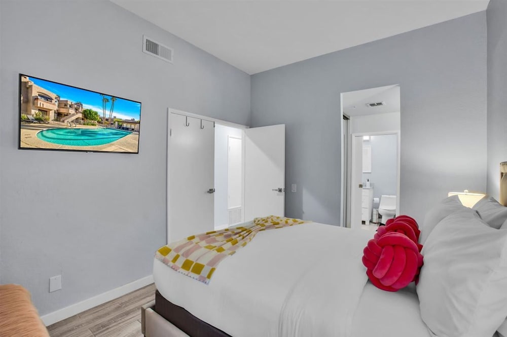 Hollywood Glam Hideaway