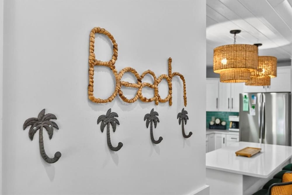 New Listing Lux Beach House Dog Friendly