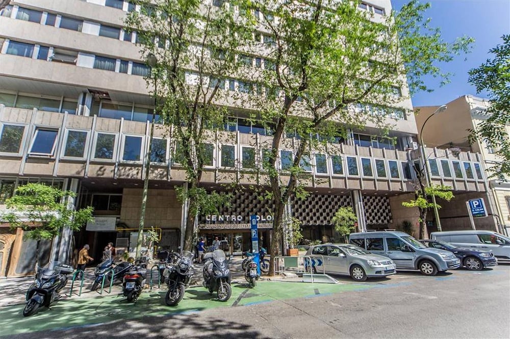 Colon 902 in Madrid With 1 Bedrooms and 1 Bathrooms