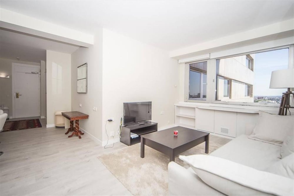 Colon 902 in Madrid With 1 Bedrooms and 1 Bathrooms