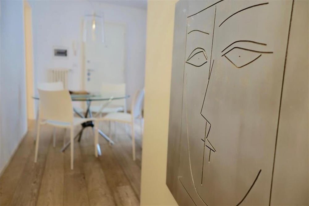 In Rome at Spanish Steps Classy Apartment With Modern Design in an Historic Palazzo