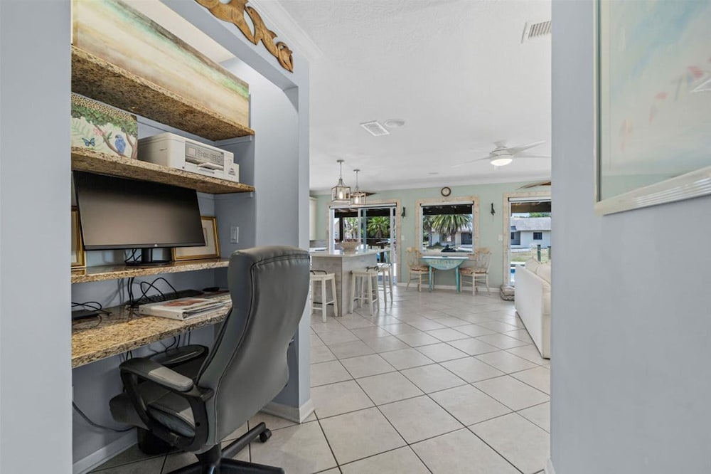 Waterfront Retreat With Pool Tiki Bar Boat Dock