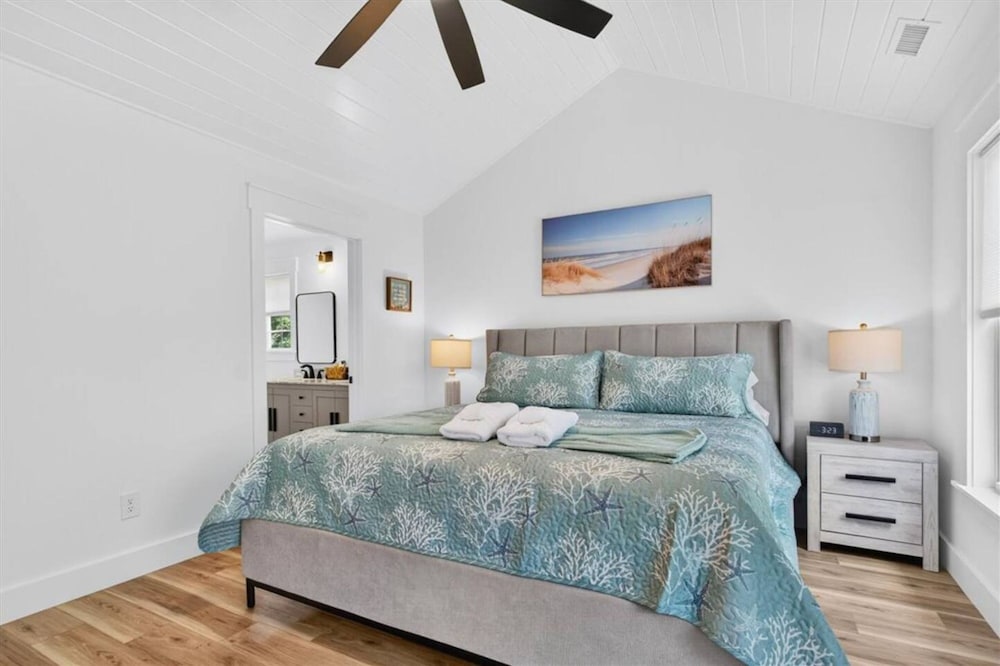 New Listing Lux Beach House Dog Friendly