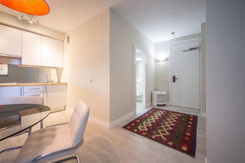 Colon 902 in Madrid With 1 Bedrooms and 1 Bathrooms
