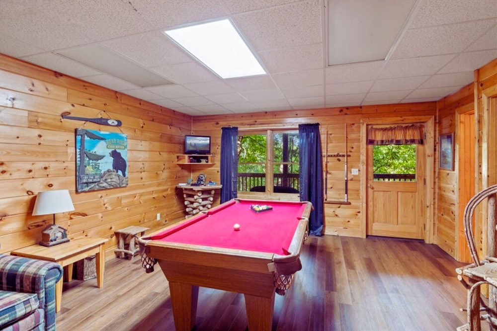 Backwoods Secluded Cabin Escape for 8 Guests