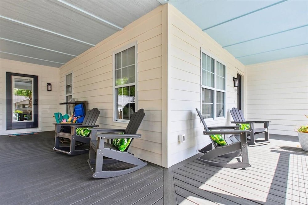 New Listing Lux Beach House Dog Friendly