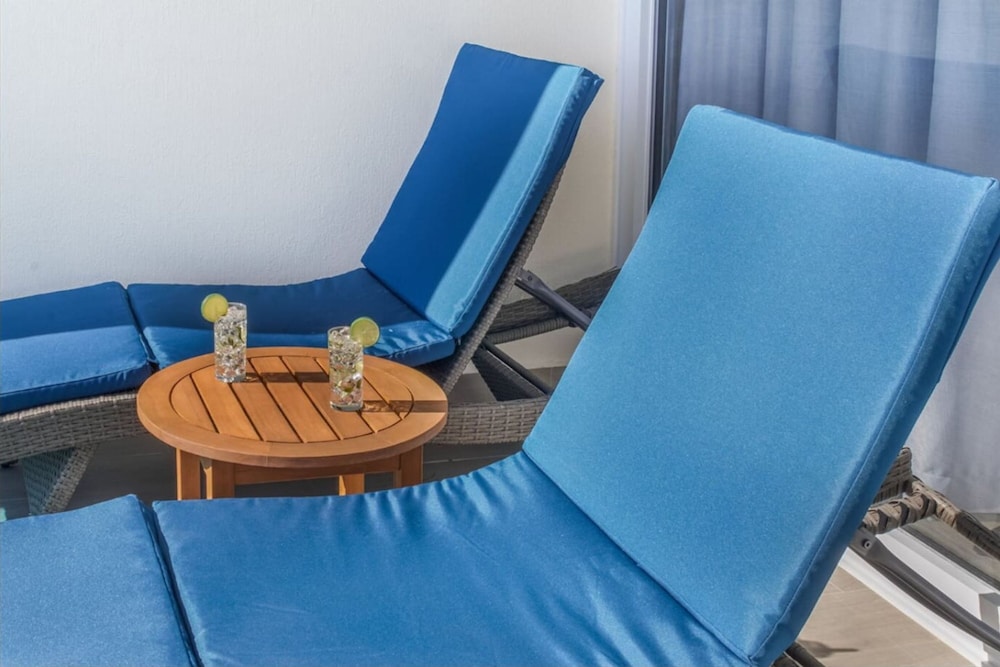 Beachy Condo - 2BR 2B