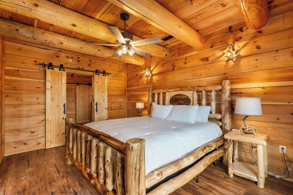 Buffalo Lodge - Stay for 8