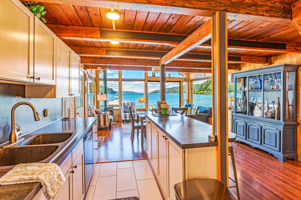 Utopia Cove in Union