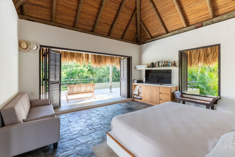 w Lovely 4BR Villa at Mesa de Yeguas