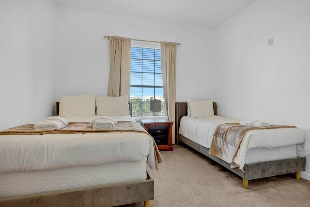 Lrg Condo w Scenic Patio Views - Next to Occc
