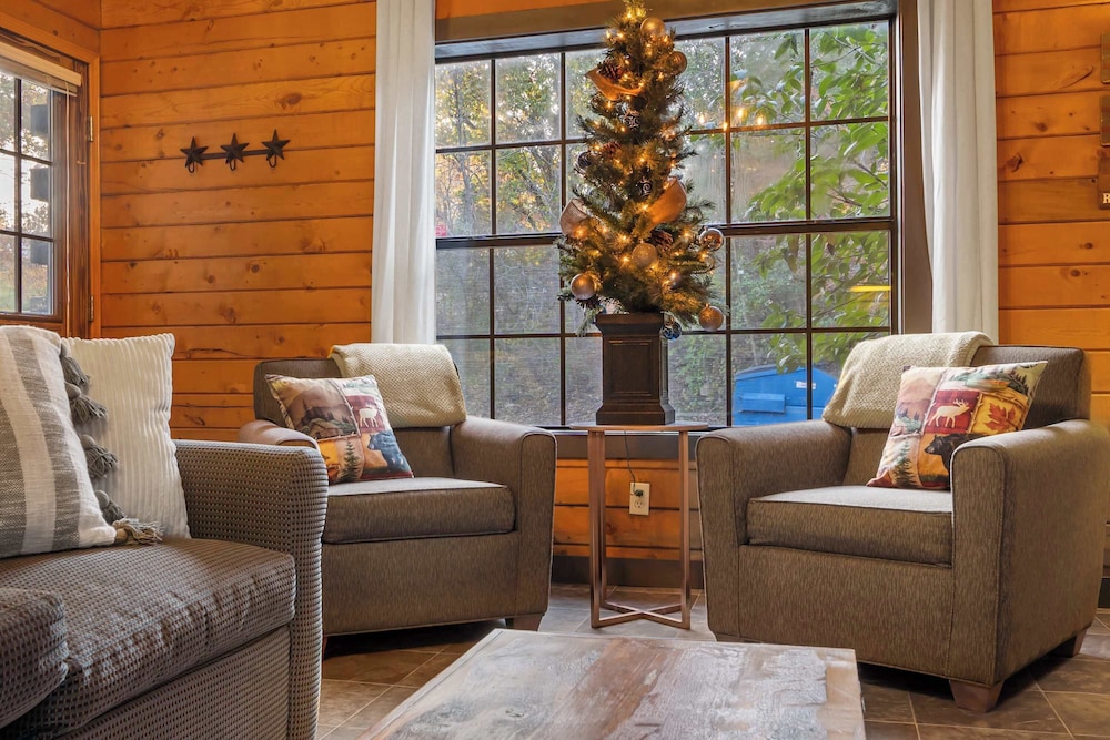 Whitetail Cabin Getaway for 6