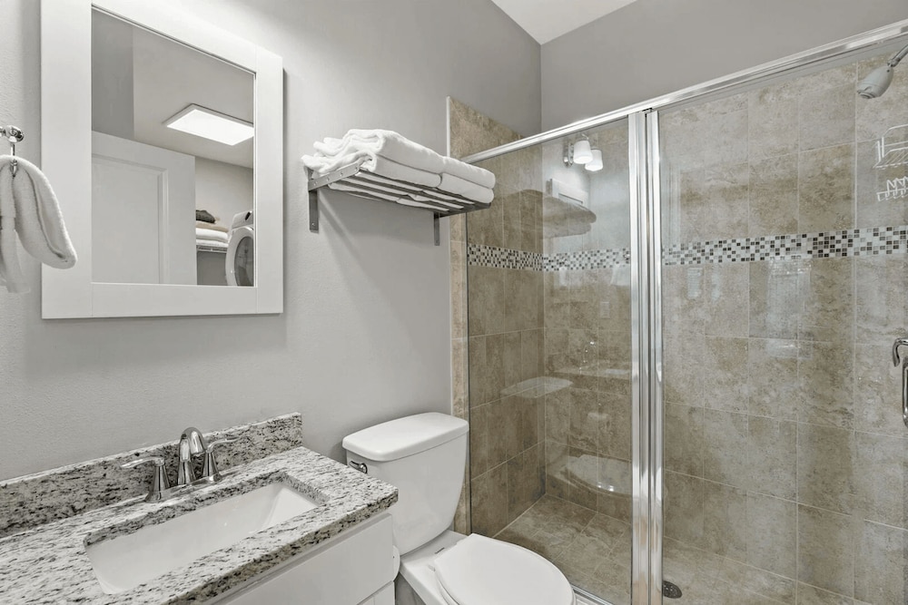 Honey Bee Bungalows by Avantstay Boat Friendly Pool Access