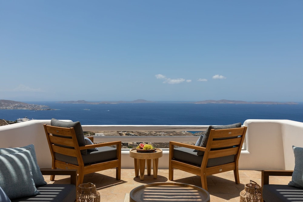 Renovated Luxury Oceanview Villa With Pool in Mykonos