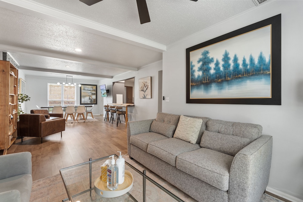 Spacious Retreat 8 Bedroom River