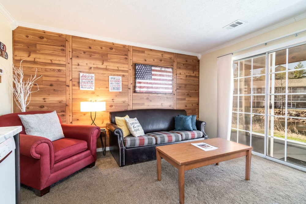The Cozy Hideaway Stay for 6