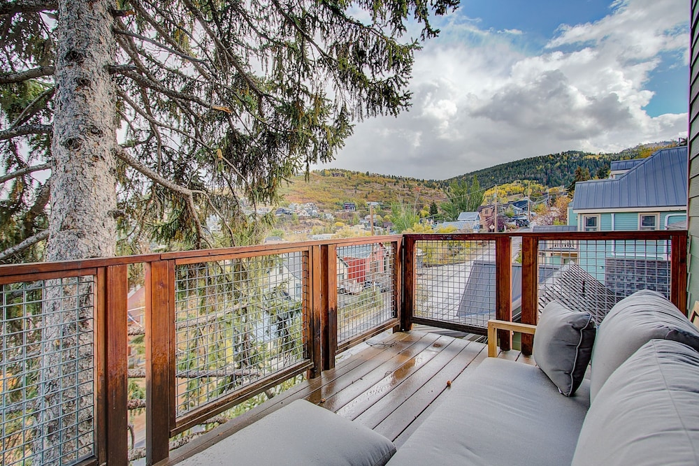 Quittin Time Townhouse Peaceful Mountain Ski-in-ski-out Retreat Close to Town