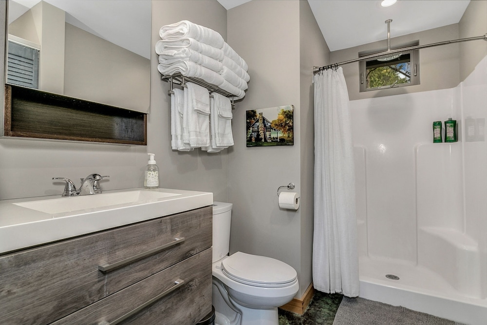 Cozy Laurel Cabin