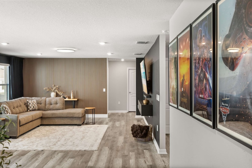 Family Fun Villa w Pool Hot Tub Game Room