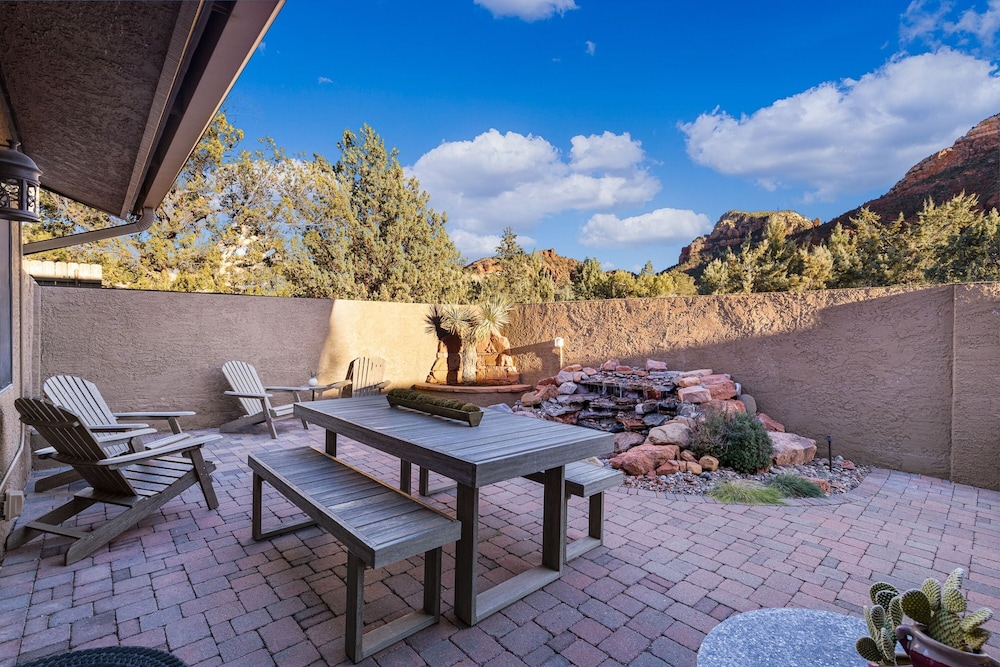 Mammoth Rock Splendor-close to Town Huge Spa Game Room