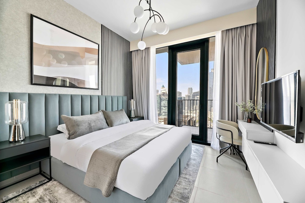 Silkhaus Premium Tower in Downtown Gym Pool