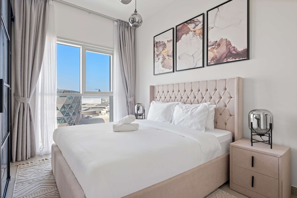 Elegant 2-bedroom in Dubai Hills With Pool and gym