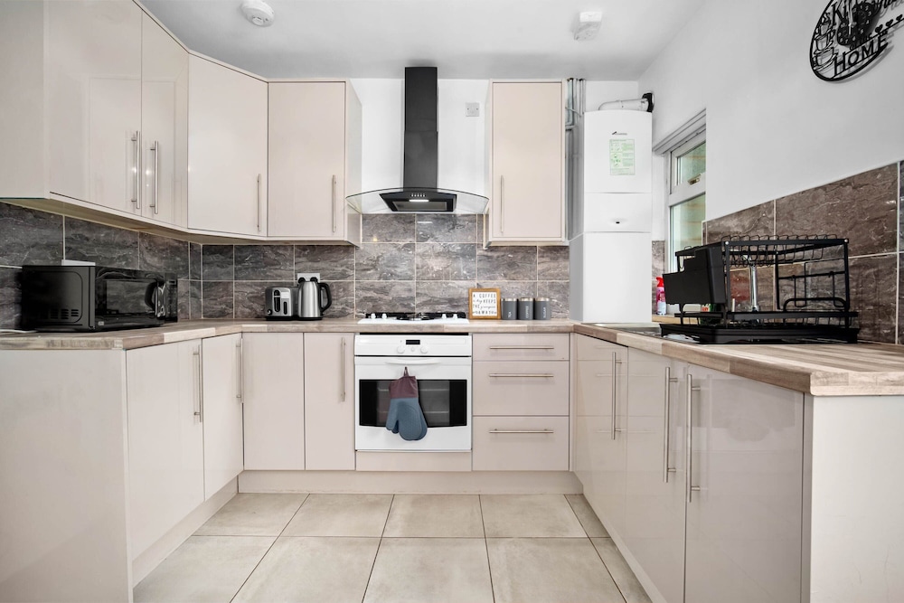 3br-sleeps6-parking-familyfriendly-nearastonvilla