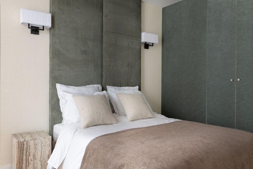 Montaigne Luxury 2 Bedroom