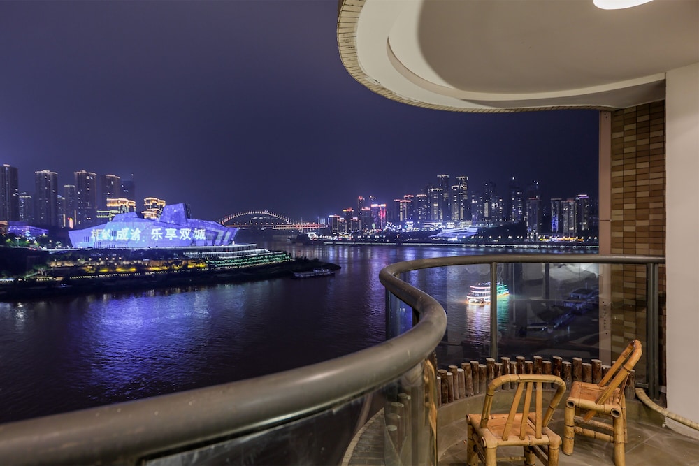 Baihong Riverview Drone Show Apartment