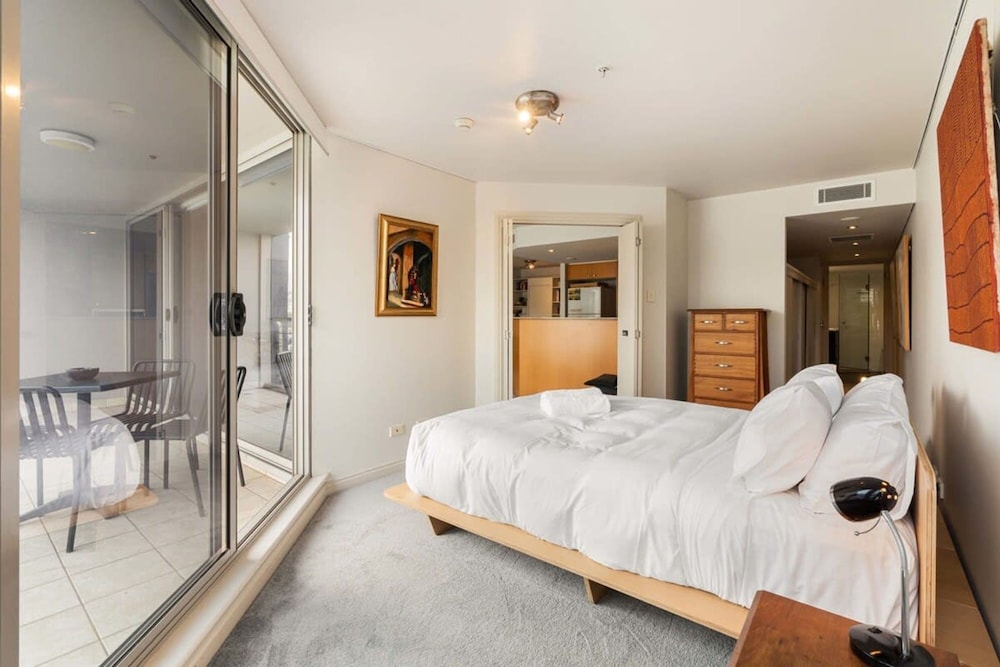 Apartment in Iconic Fingerwharf